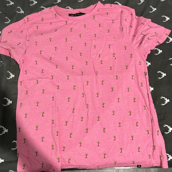 Summer shirts pink and light pink size small and medium - Picture 2 of 5